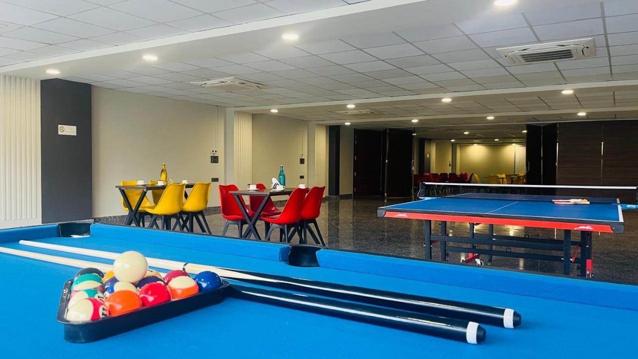 Zen Suites Gurgaon - Luxe Stays Collection מראה חיצוני תמונה